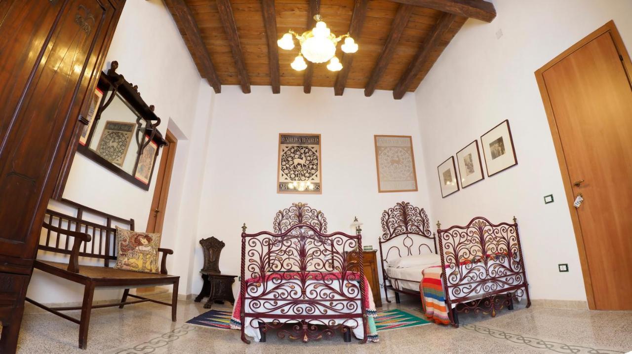 B&B Manca1Fiorino บูเซโต พาลิซโซโล ห้อง รูปภาพ